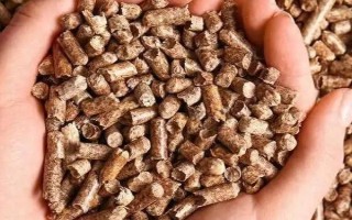 给肉鸭配制饲料的原则，不能一次性配制过多