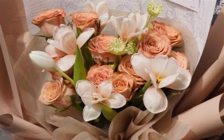 恋爱期间适合送什么花，可选择百合、玫瑰、勿忘我等品种