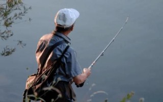 晚上钓草鱼用玉米好吗，一年四季都能用玉米来钓鱼