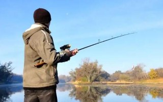 钓鲤鱼有什么诀窍，一般建议用4.5-5.4米的鱼竿