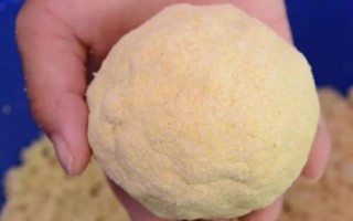 拉丝粉和拉个球的区别，拉丝粉属于植物纤维