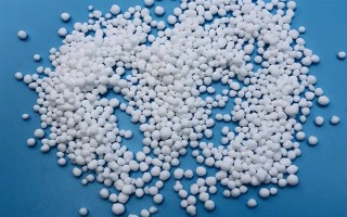 过量施用氮肥的危害，将会导致土壤氮素过剩