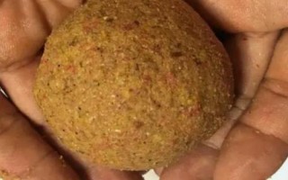 秋季钓鲫鱼饵料配方,初秋、中秋和深秋的配方各不同