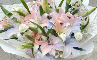 结婚一周年送老婆什么花合适，可以选择玫瑰花、百合花等