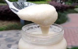 油菜花蜂蜜的颜色，多呈特浅琥珀色