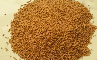 鲤鱼草鱼适合喂什么料，草料、自制饲料、专用饲料均可饲喂