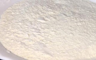 拉丝粉怎么制作以及要注意什么，对高筋面粉加水反复揉搓、晒干后打成细粉即可
