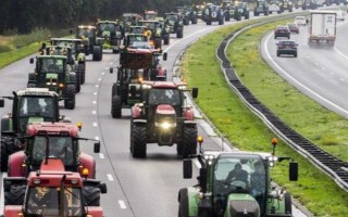 久保田拖拉机好不好，机器结构紧凑可灵活作业