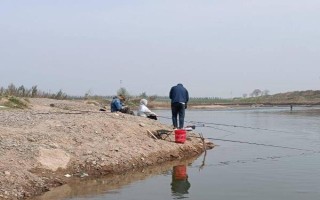 四月钓鱼钓深还是浅，一般来说都是钓浅
