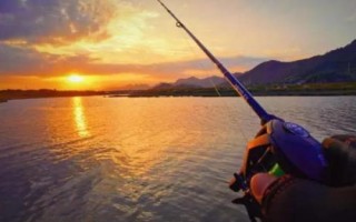 手竿立漂调漂方式，下拉漂座后用剪刀修剪铅皮