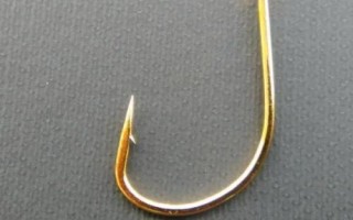 钓鳊鱼适合用几号钩，根据鱼情、水情和季节选用