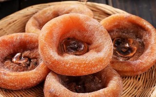 柿饼的制做方法,去皮后晾晒一段时间再上霜