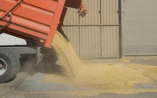 久保田拖拉机好不好，机器结构紧凑可灵活作业