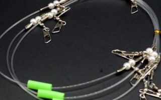 手竿立漂调漂方式，下拉漂座后用剪刀修剪铅皮