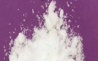 碳酸氢铵怎么使用,做底肥可撒在地面再翻入土壤中