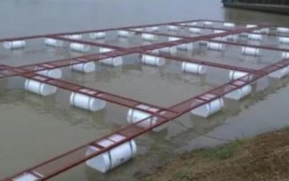 网箱养鱼分类和设置方法，可分为固式网箱、浮式网箱、沉式网箱