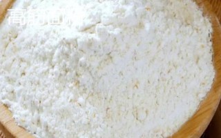 低筋面粉和高筋面粉的区别，颜色、手感和用途均不同