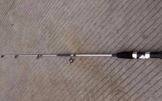 什么路亚竿适合钓白条,鱼竿太硬、太长都不利于操作