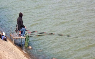 用七星漂进行传统钓怎么调漂，修剪铅皮可让漂豆的位置发生变化