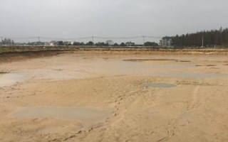 红虫的养殖技术,养殖期间要根据气温和水温调节水位