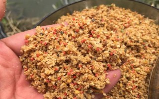 台钓鲤鱼用什么味型的饵料,可以选择甜味、薯香味、腥味的饵料