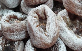 柿饼的制做方法,去皮后晾晒一段时间再上霜