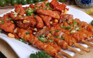 冬季农村集市经营哪些小吃比较赚钱,可考虑售卖麻辣烫、糕点、炸鸡排等食品