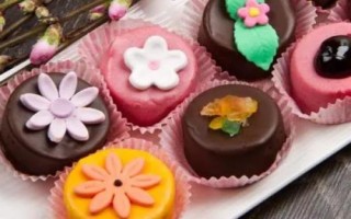 冬季农村集市经营哪些小吃比较赚钱,可考虑售卖麻辣烫、糕点、炸鸡排等食品