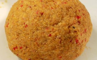 春钓鲫鱼的饵料配方,荤素都喜欢吃