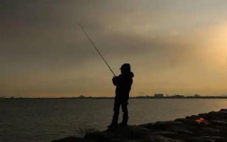 四月钓鱼钓深还是浅，一般来说都是钓浅