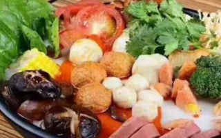 冬季农村集市经营哪些小吃比较赚钱,可考虑售卖麻辣烫、糕点、炸鸡排等食品