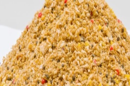 钓鱼窝料自制配方，将面粉和玉米面拌匀、再掺入水和蜂蜜等材料