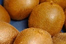 怎么挑选好吃的猕猴桃，可捏一捏猕猴桃的上下两端