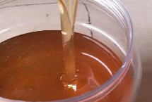 普通蜂蜜和酸蜂蜜有什么区别，蜂种、蜜源、性状都不同