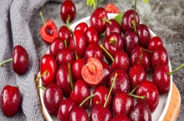 车厘子的品种介绍，常见的有金车车厘子、红灯、美早等