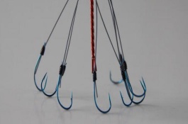 溪流钩的钩型特点，钩身轻便且强度偏低