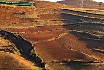 土地是不是可再生资源，公路旁边的土地可能会被征用扩宽