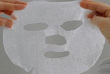 如何制做蜂蜜牛奶面膜，用面膜纸吸收汁液后可敷在脸上