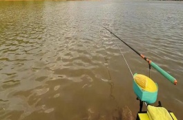 四月钓鱼钓深还是浅，一般来说都是钓浅