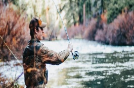 野钓鲤鱼需不需要小药，提前打窝效果更好