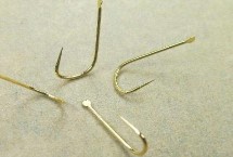 0.5号袖钩适钓鱼种，前者的钩门宽约为1.9毫米、后者的钩门宽约为2.7毫米