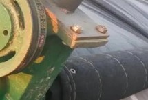 大棚卷帘机刹车怎么调，底边要用钢管连接