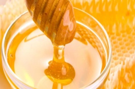 蜂蜜掺白糖后有什么特征，主要成分是糖分和水分