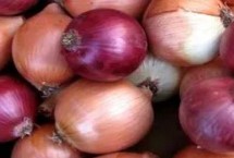 如何保存洋葱，一定要把表面的水分擦干净再通风保存