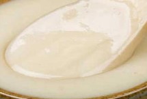 正宗百花蜜的价格，呈乳白色至偏黄色的油脂状