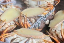 螃蟹不能吃什么部位，可以用冷水也可以用开水、二者各有优点