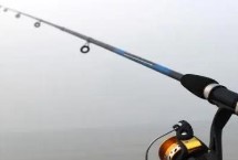钓鱼竿怎么使用，是钓鱼的主要工具之一