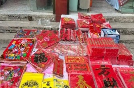 农村过年送礼送什么好，春联、酒水、糖果等商品是不错的选择