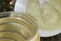 假蜂蜜有什么特点，主要有水白色、琥珀色、浅琥珀色等7种颜色