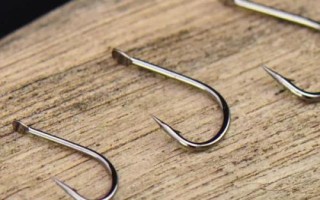 钓鳊鱼适合用几号钩，根据鱼情、水情和季节选用